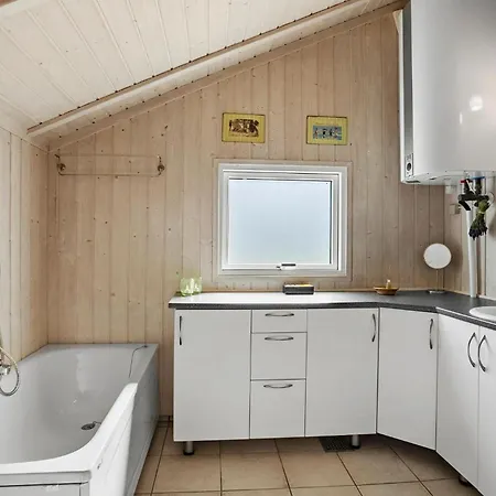 別荘 Awesome In Rudkobing With Sauna